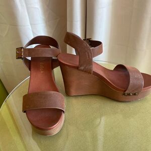 Altar-d-state Women's Brown and Tan Sandals